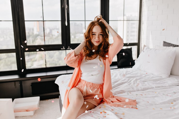 How Silk Pillowcases Benefit Skin and Hair